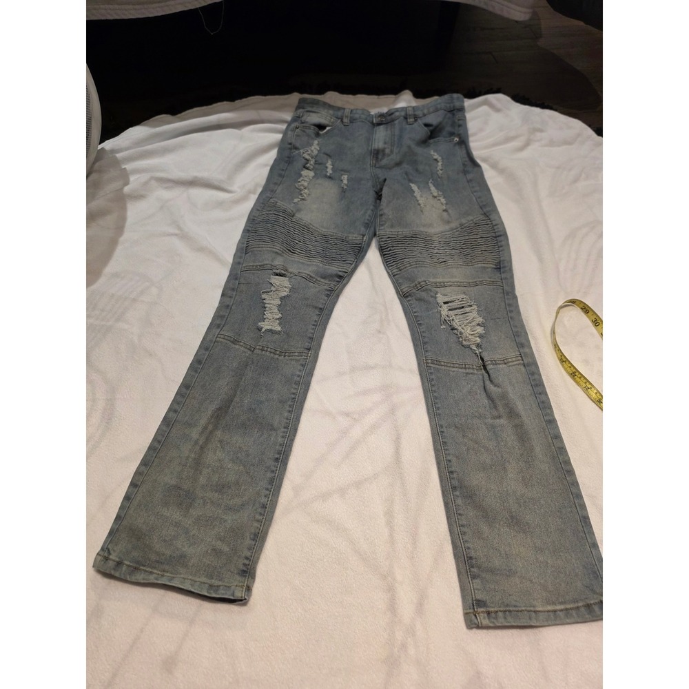 Smoke & Ash Light Wash Distressed Moto Jeans Size 8 Straight Leg Ribbed Knees.